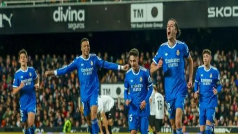 AC米蘭3-1逆襲斯拉維亞入歐聯八強，门将迈尼昂受傷退賽