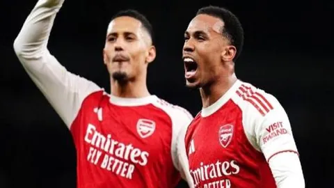 特朗普力挺马斯克，呼吁联邦雇员每周上报以查领空饷行为